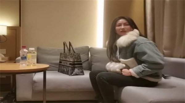 【文轩探花绝密流出】顶级网红外围欲女真空上阵 湿身扭动蜜桃臀高清偷拍实录