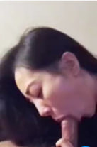 绝美气质女神跪舔男友肉棒 口交舔到射精